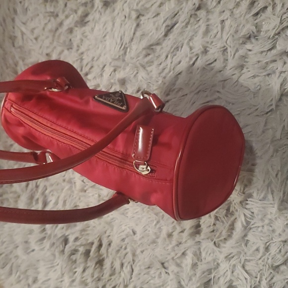 Red Prada purse - Picture 4 of 13